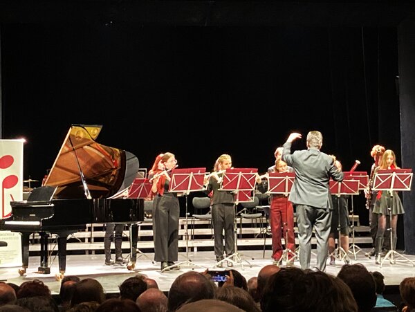 Es spielt das Holzblasensemble der Musikschule Radebeul vor Publikum.